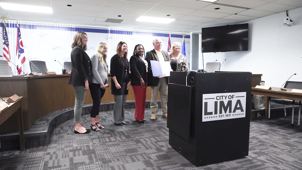 Lima mayor commends local literacy programs for helping residents improve skills